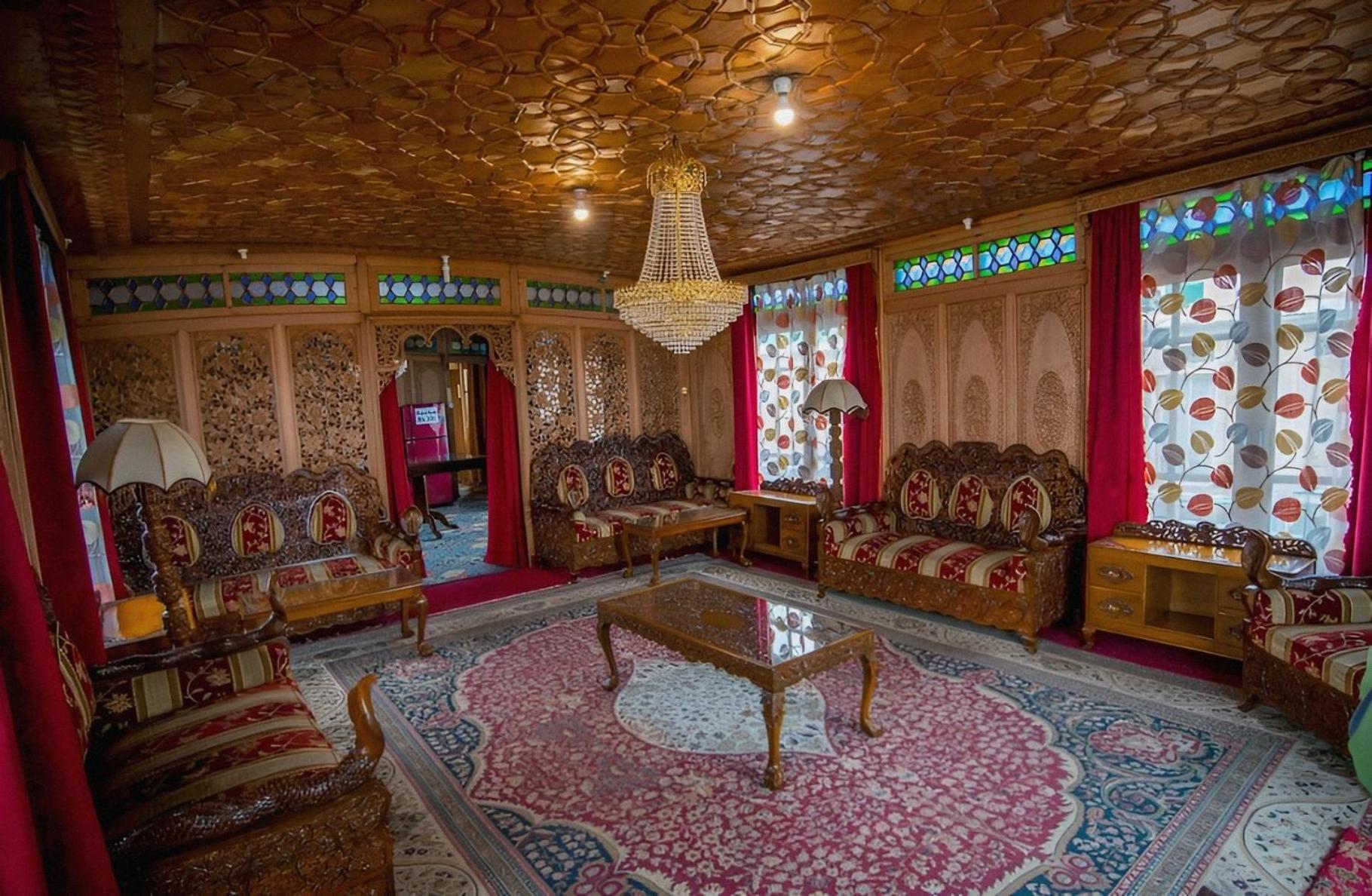 Dilnaaz Group Of Houseboats Hotel ศรีนาการ์ ภายนอก รูปภาพ